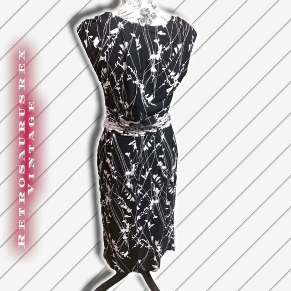 Adrianna Papell Black & White Abstract Floral Sleeveless Stretch Dress, Size 8 - Picture 2 of 6
